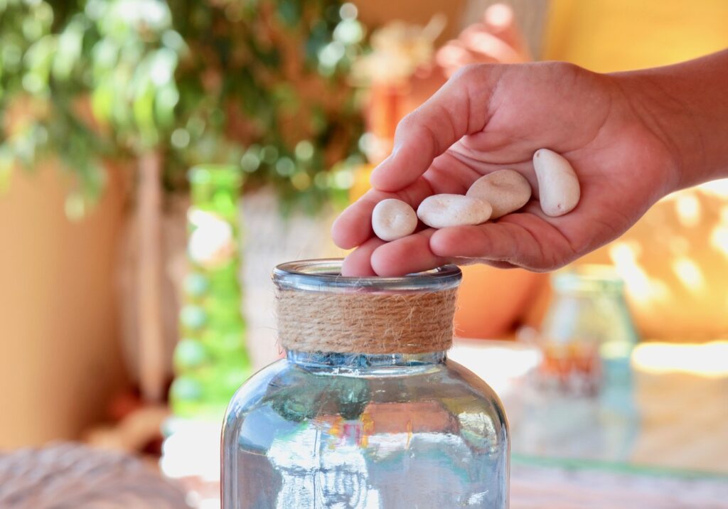 hand, sassi, glass jars